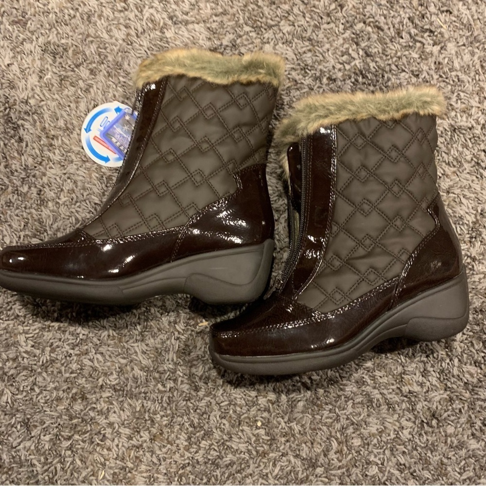 Women’s White Mountain Snow Boots